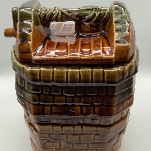 Vintage McCoy Wishing Well Cookie Jar - Picture 4 of 10